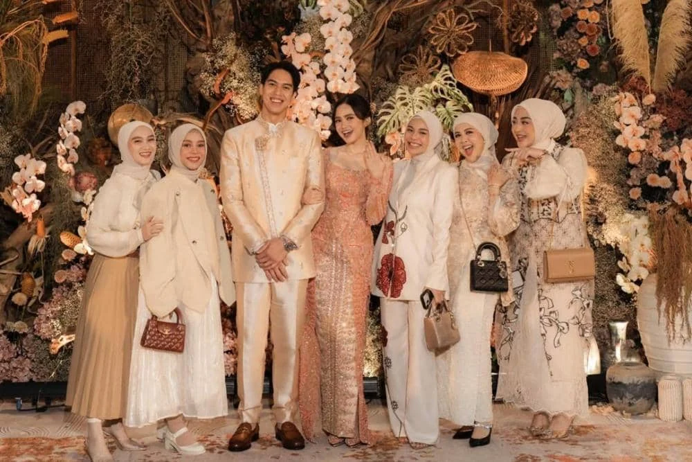 10 Fashion Tamu di Akad Nikah Syifa-El: Menawan, Elegan, dan Penuh Sentuhan Branded Bag