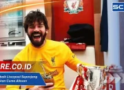Alisson Woodman: Alisson Peluk Kiper Woodman, Masa Depan Liverpool Bikin Penasaran!