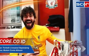 Alisson Woodman: Alisson Peluk Kiper Woodman, Masa Depan Liverpool Bikin Penasaran!