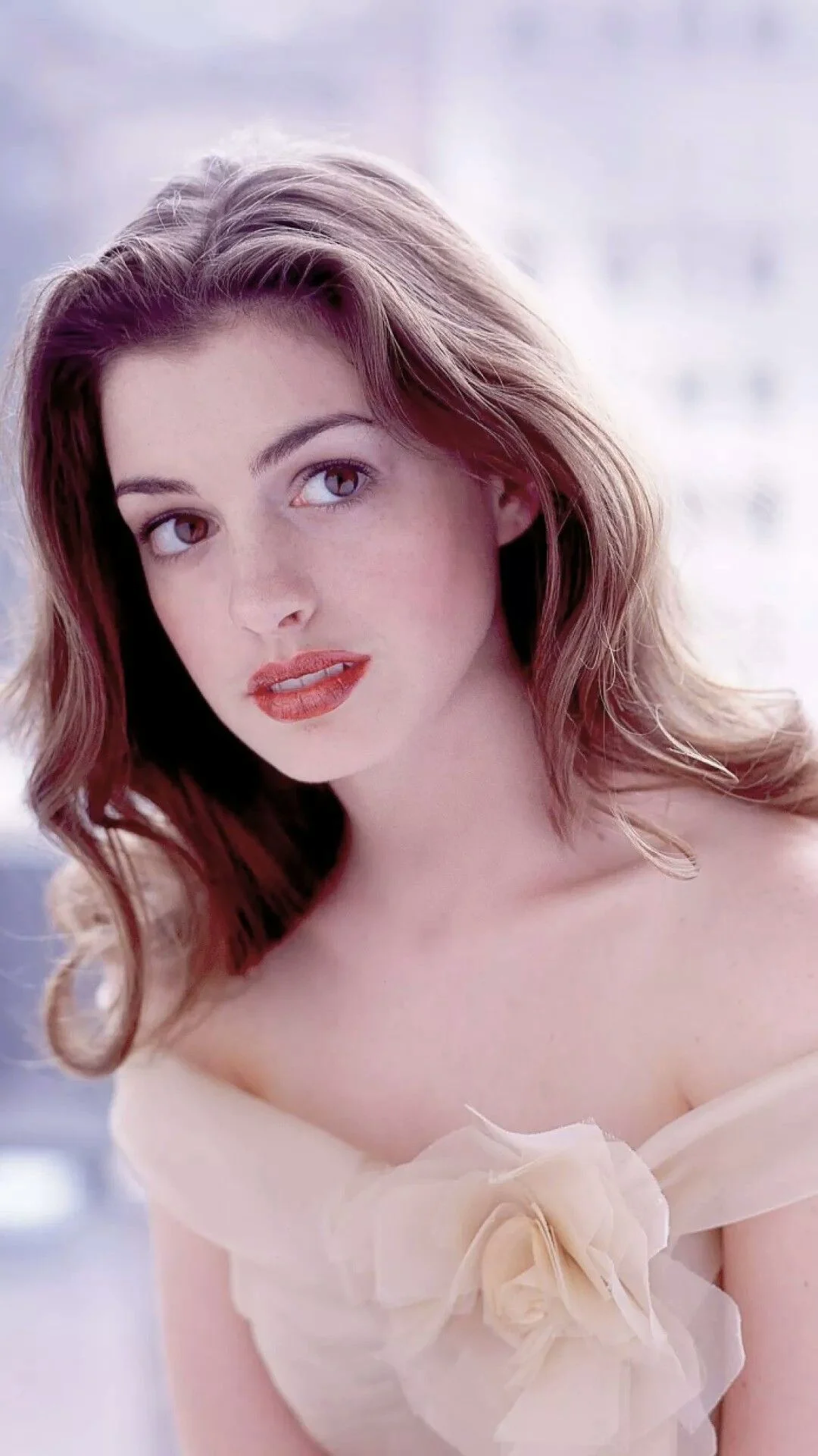 Anne Hathaway Insya Allah: Hadiah Al‑Qur’an Viral Usai Wawancara di Premier London