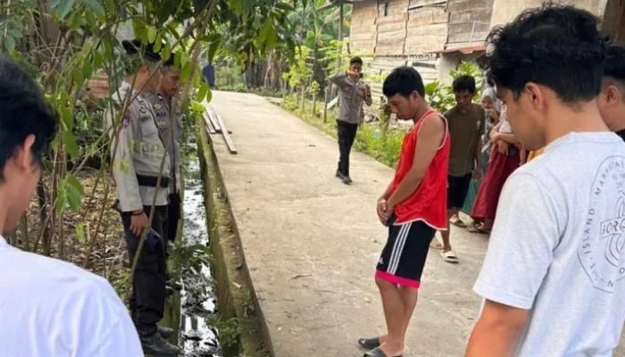 Bayi Ditemukan di Saluran Air, Dirawat RSUD dan Polisi Lakukan Penyelidikan Intensif