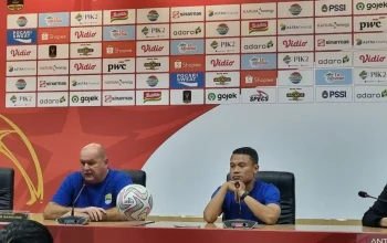Bojan Hodak Kritik Tajam Kesalahan Persib saat Imbang Dewa United
