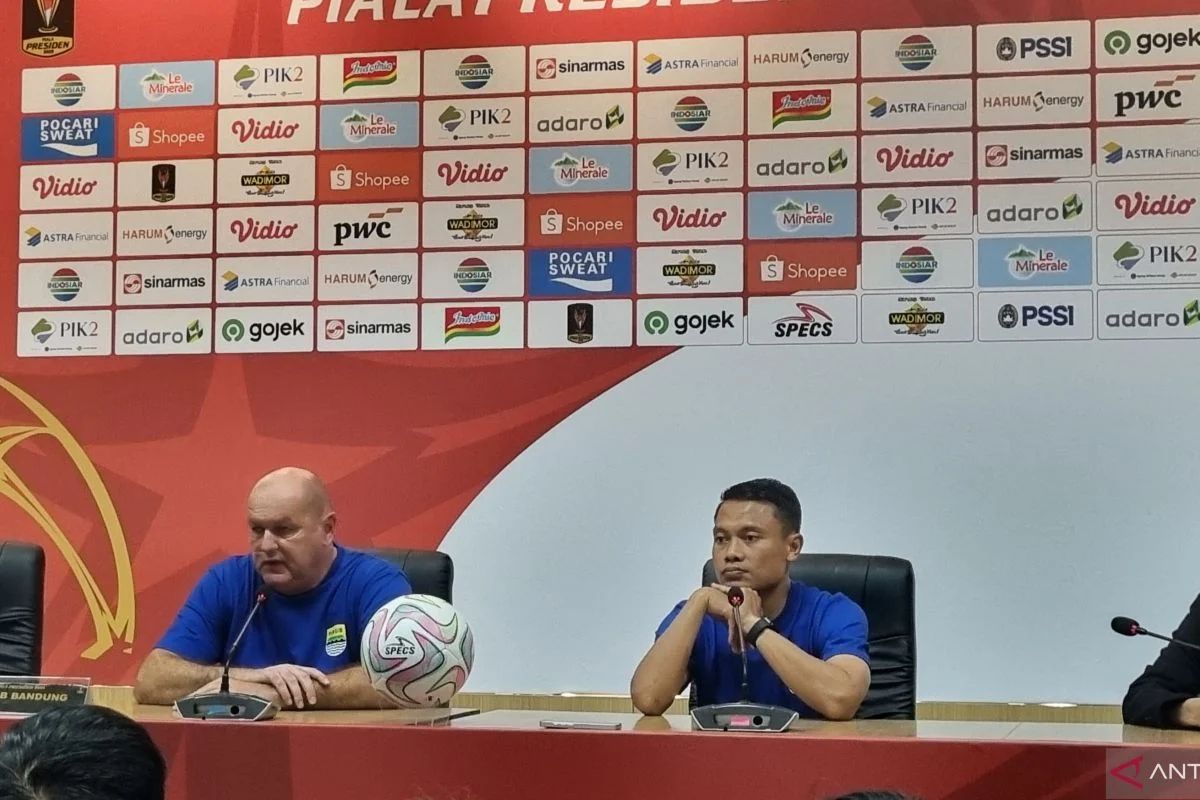 Bojan Hodak Kritik Tajam Kesalahan Persib saat Imbang Dewa United