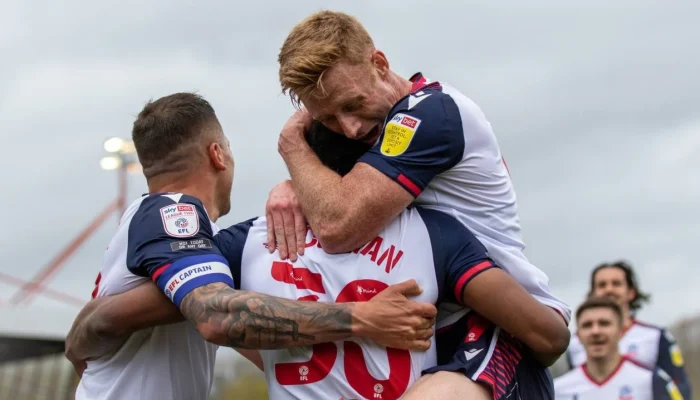 Bolton Wanderers Menggempur Stevenage dengan Kemenangan 5-1, Memperkuat Posisi Play‑off Liga Satu 2026