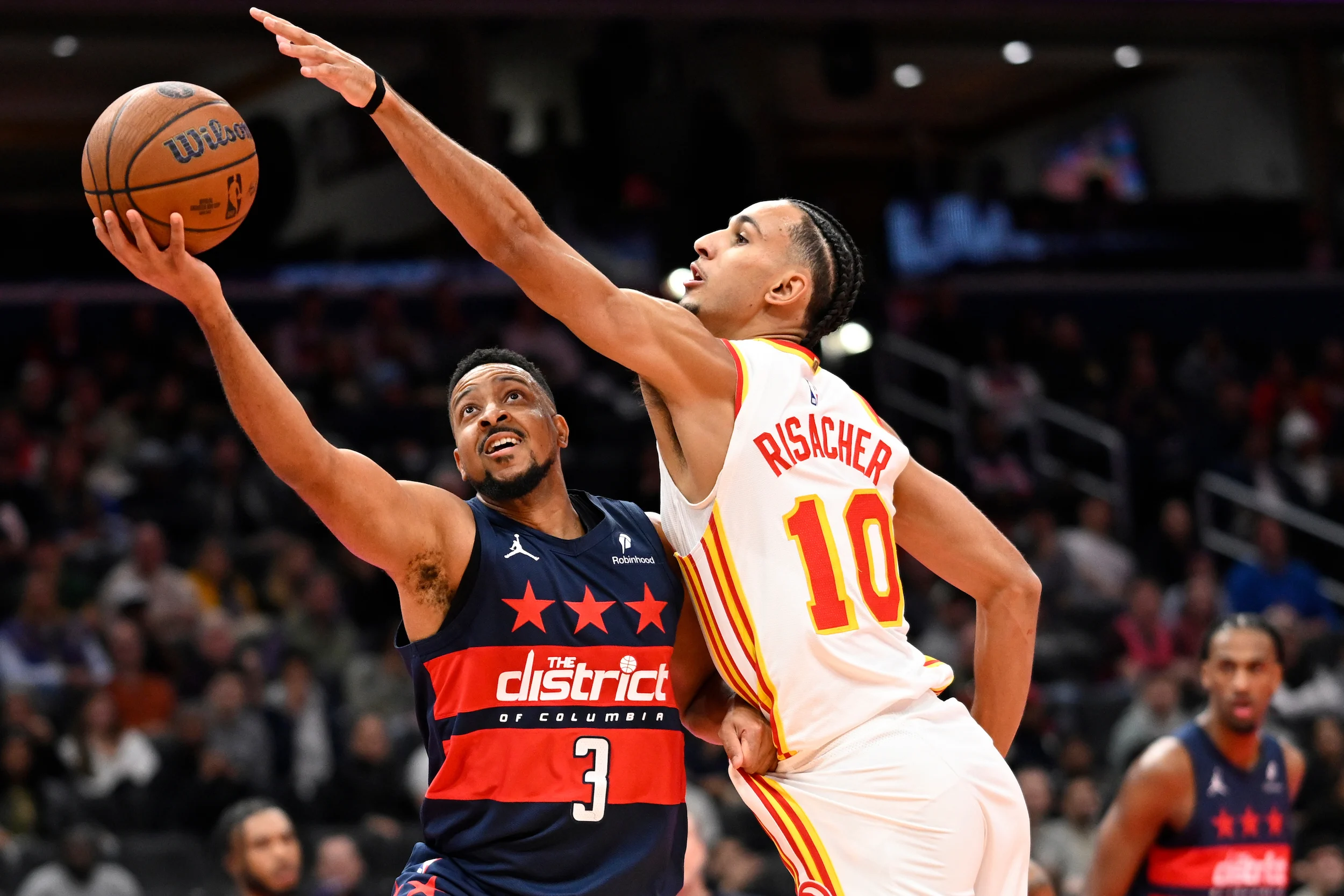 CJ McCollum Bawa Hawks Menang Dramatis atas Knicks, Seri Playoff Tersamakan 1-1