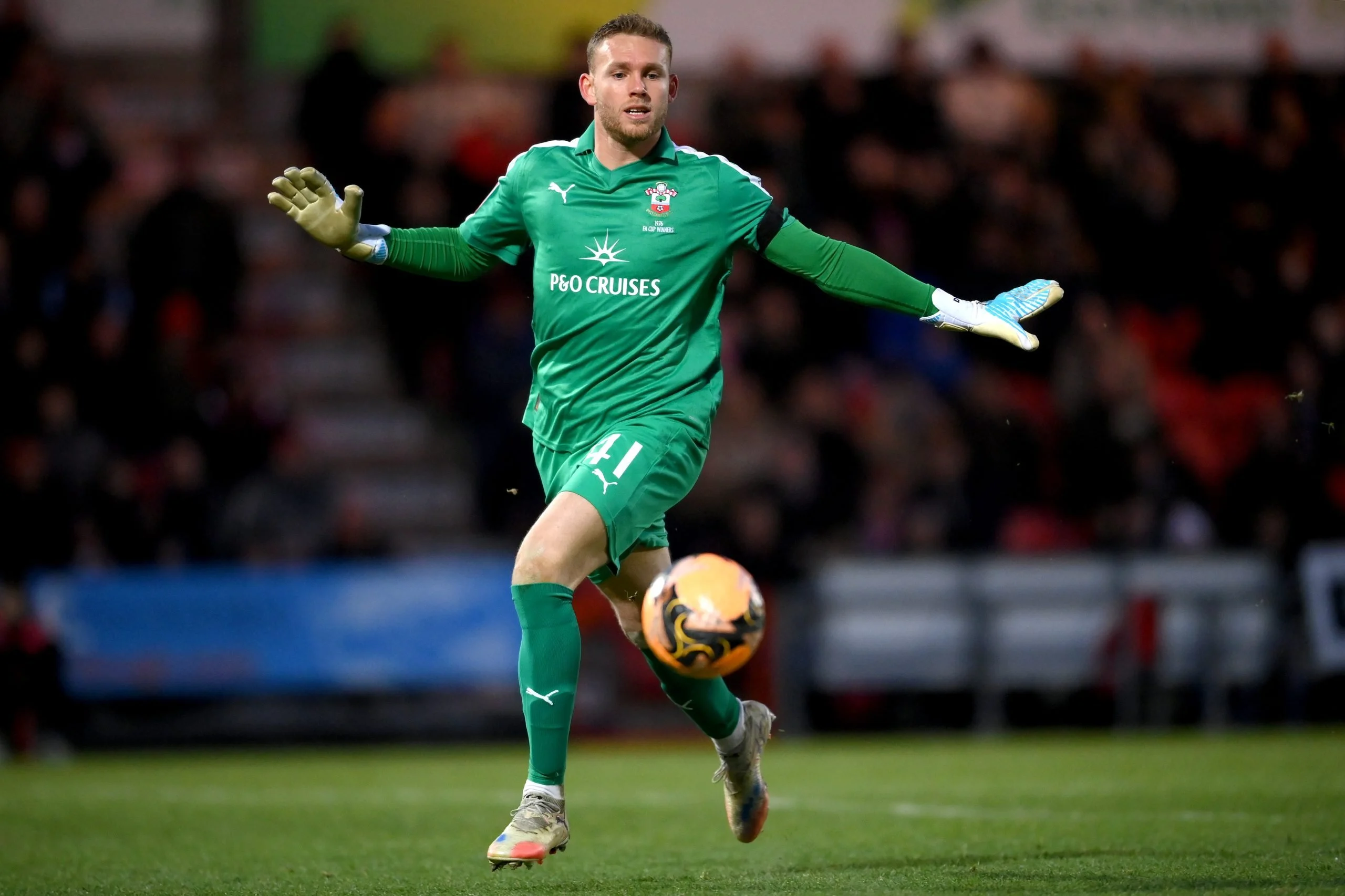 Daniel Peretz Bintang Kiper Southampton, Penyelamat FA Cup di Laga Semi Final