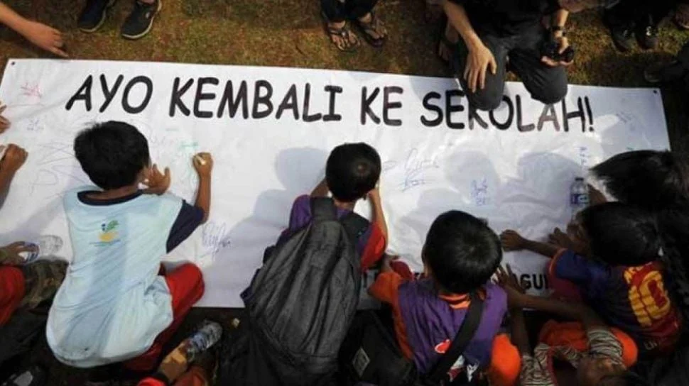 Dari Putus Sekolah di Bantar Gebang hingga Impian Masuk Kampus Top Dunia: Perjalanan Inspiratif Siswa Sekolah Rakyat