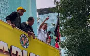 Demo di Depan DPR, Roy Suryo Tuntut Jokowi Ungkap Ijazah—Ketegangan Politik Meningkat