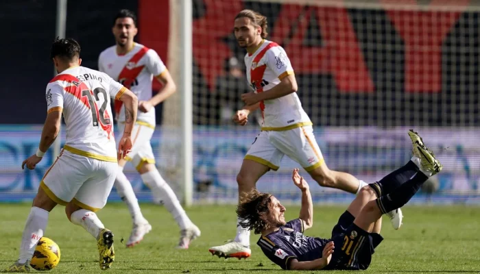 Drama Sepihak di Leg Kedua: AEK Athens Gagal Menyamai Defisit Rayo Vallecano di Conference League