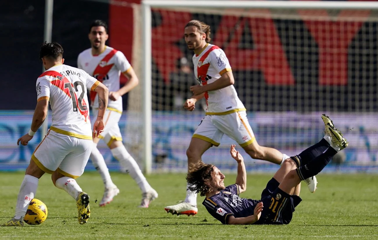 Drama Sepihak di Leg Kedua: AEK Athens Gagal Menyamai Defisit Rayo Vallecano di Conference League