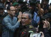 Dua Terdakwa Berbaju Hitam Hadapi Tuntutan 15 Tahun Penjara dalam Kasus Chromebook