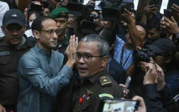 Dua Terdakwa Berbaju Hitam Hadapi Tuntutan 15 Tahun Penjara dalam Kasus Chromebook