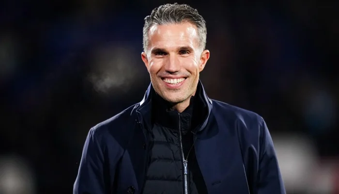 Feyenoord Bergolak: Robert Eenhoorn Siap Pimpin, Van Persie Dukung Advocaat, dan Rencana Revitalisasi Medis Menjelang Akhir Musim