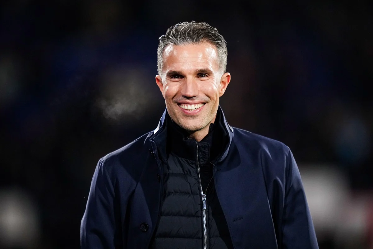 Feyenoord Bergolak: Robert Eenhoorn Siap Pimpin, Van Persie Dukung Advocaat, dan Rencana Revitalisasi Medis Menjelang Akhir Musim