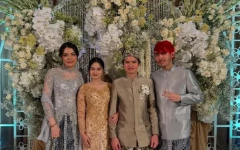 Gaya Memukau Dul Jaelani di Pernikahan El Rumi: Harmoni Elegan Bersama Tissa Biani