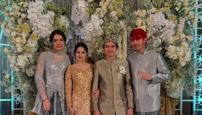 Gaya Memukau Dul Jaelani di Pernikahan El Rumi: Harmoni Elegan Bersama Tissa Biani