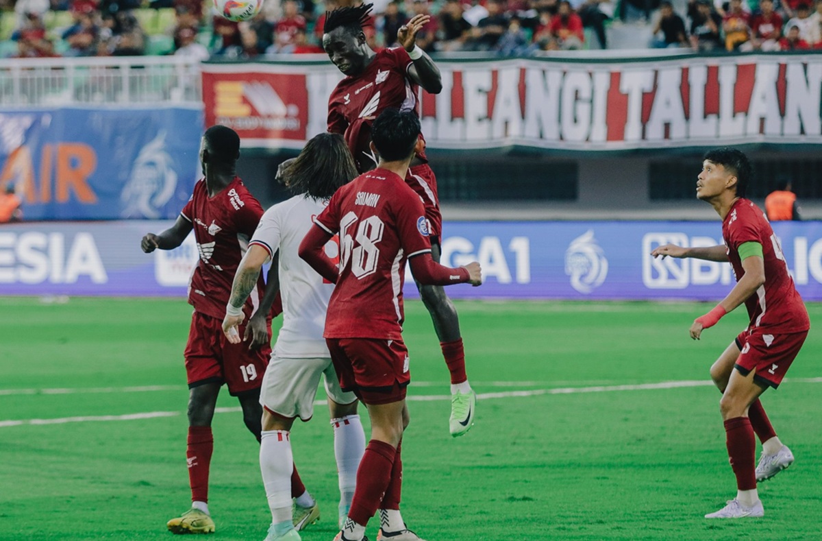 Gol Spektakuler Olayinka Bawa APOEL Menang Dramatis atas Apollon di Piala Siprus