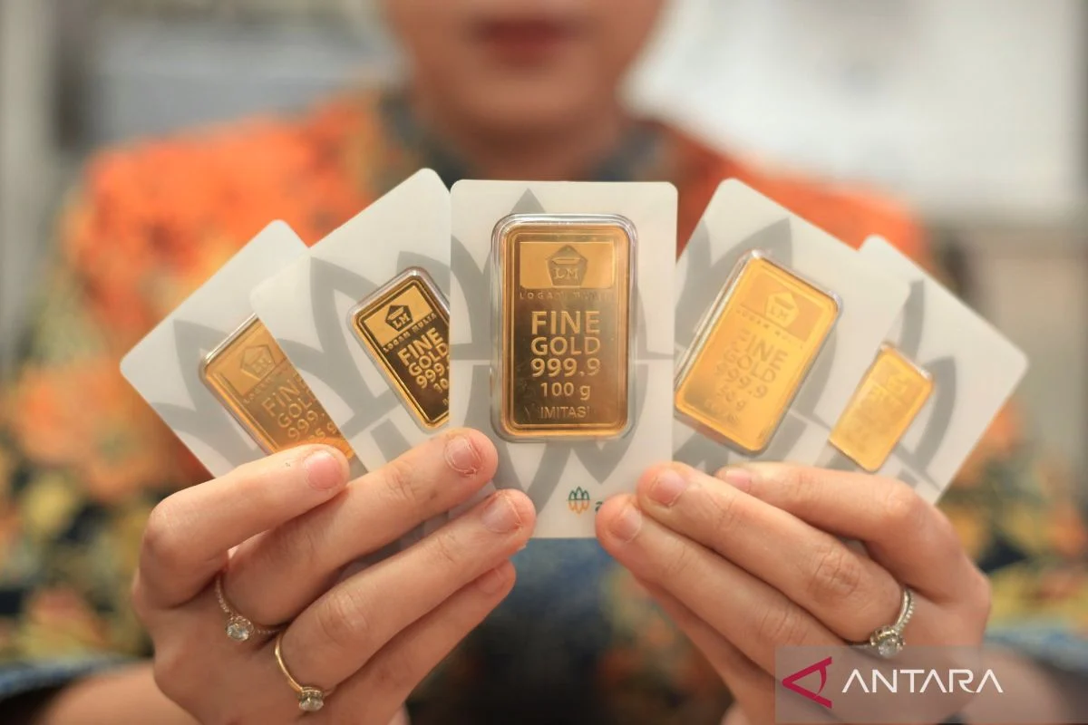 Harga Emas Antam Turun Rp15.000 per Gram, Galeri24 Merosot Rp66.000 – Apa Penyebabnya?