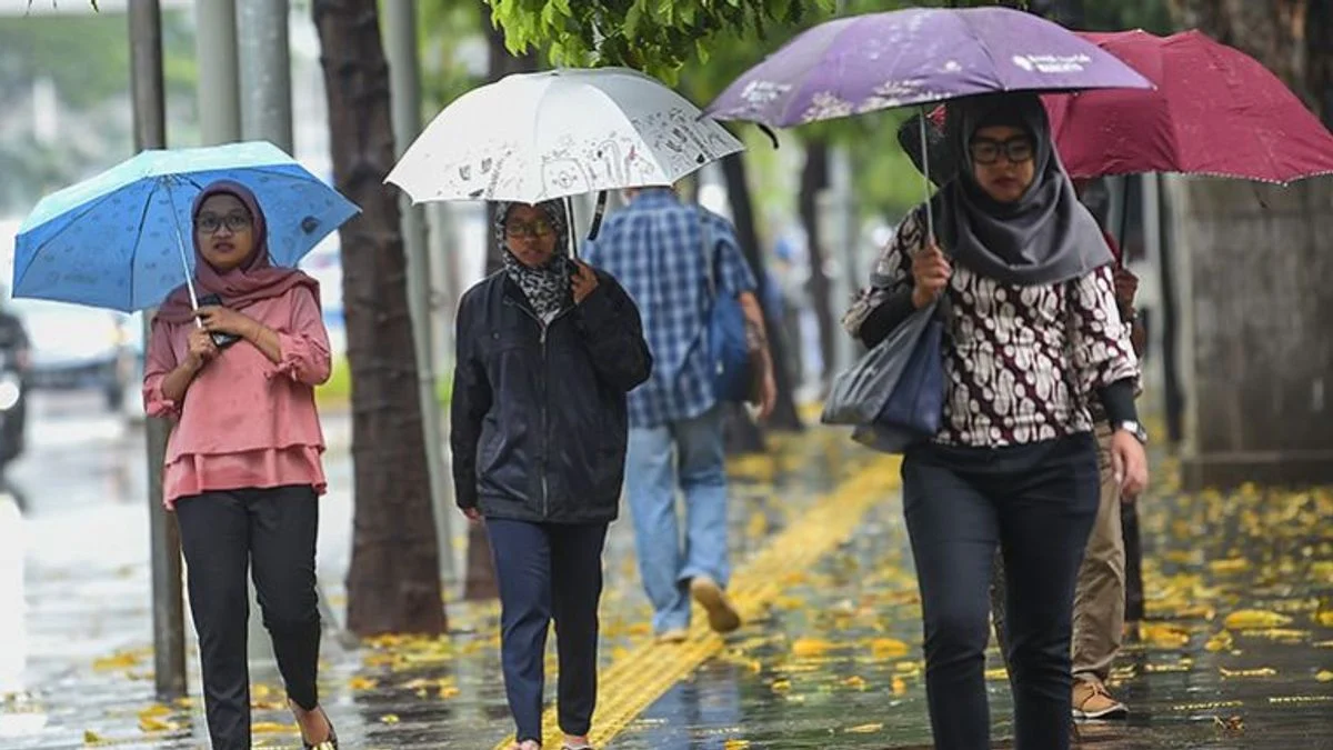 Hujan Ringan Mengguyur Jakarta Selatan dan Timur: Siapkan Payung, Ini Prediksi cuaca Jaksel Hari Ini!