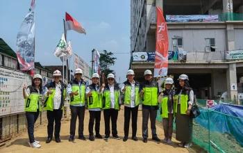 Hunian Bantaran Rel Senen: Teddy Cek Progres Pembangunan, Janji Hunian Layak dalam Waktu Singkat