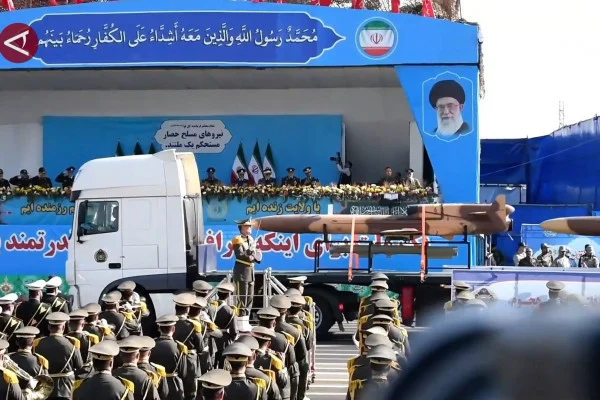 Iran Pertahankan Drone-Rudal di Tengah Serangan AS, Tunjukkan Kekuatan Qadr