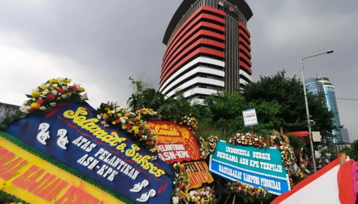 Ironi di Gedung Ombudsman: Bunga Ucapan Masih Segar, Ketua Hery Susanto Ditangkap Kejagung
