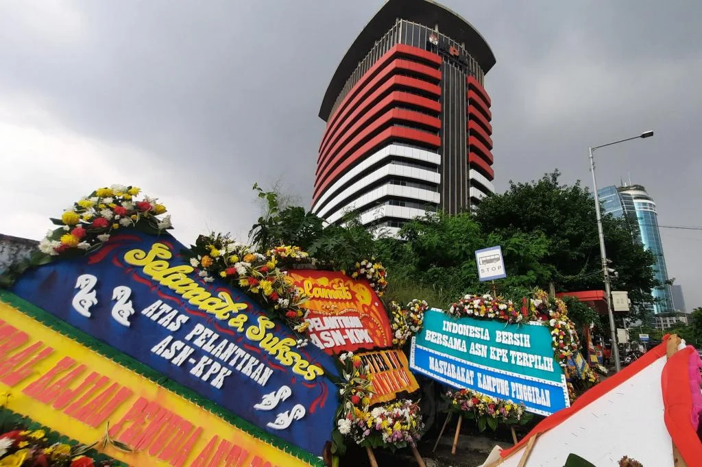 Ironi di Gedung Ombudsman: Bunga Ucapan Masih Segar, Ketua Hery Susanto Ditangkap Kejagung