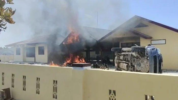 Kapolsek Panipahan Dicopot, Rotasi Besar Personel Polri Usai Aksi Bakar Rumah Diduga Bandar Narkoba