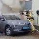 Kebakaran Hyundai Kona Electric di Gresik: Hyundai Kona overheat Bikin Mobil Hanyut Hingga Hanya Rangka