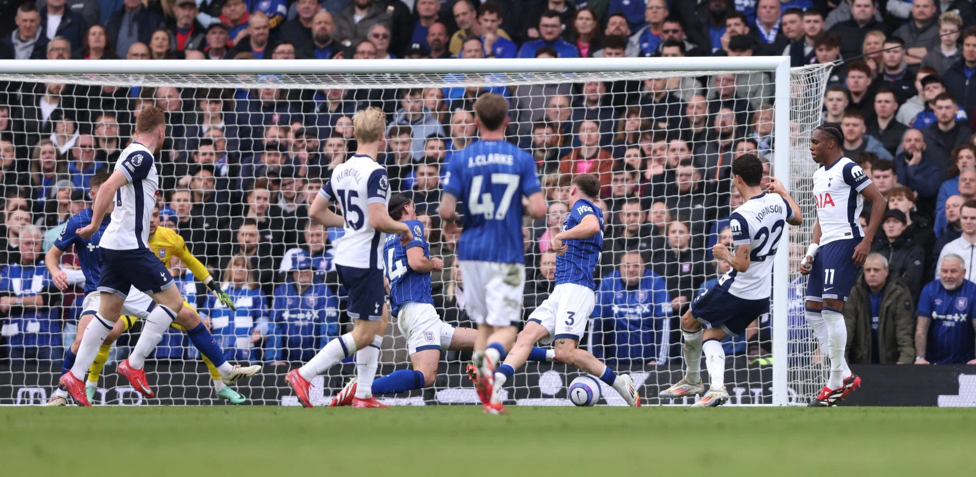 Kemenangan Dramatis Ipswich Town di Fratton Park: Kieran McKenna Pimpin Tim ke Posisi Promosi