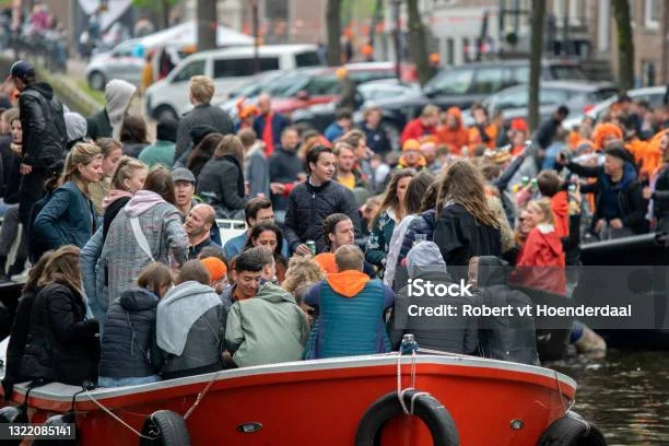 Keramaian dan Keamanan King’s Day Utrecht: Tantangan, Penegakan Hukum, dan Keberhasilan Pasar Gratis