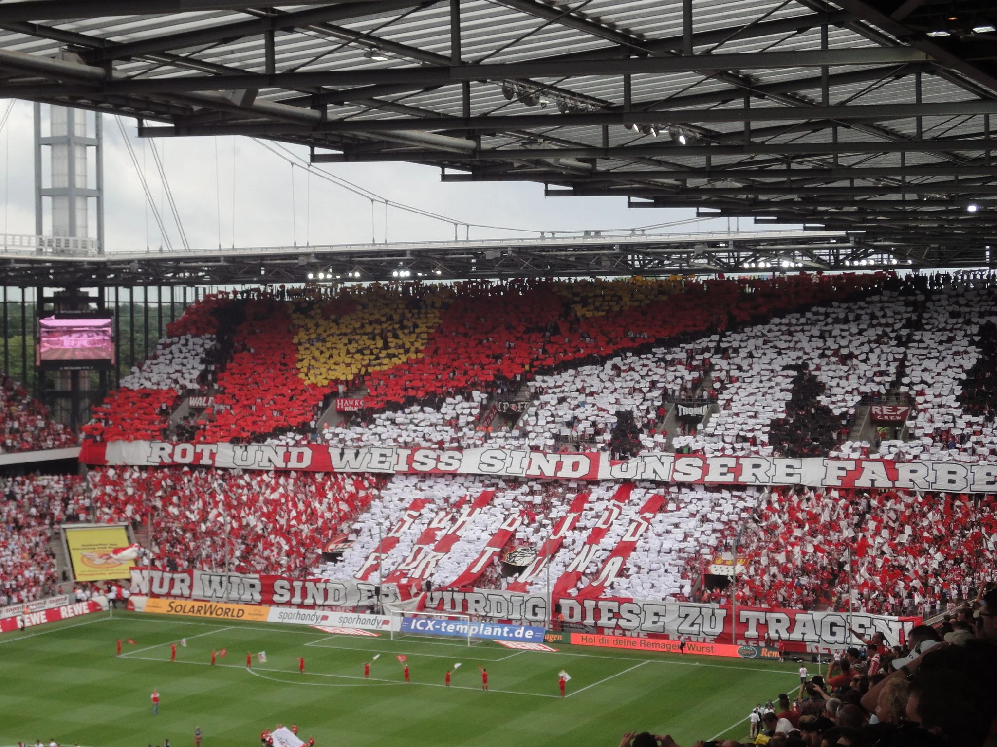 Köln Beraksi di Lapangan Hijau dan Layar KOLN: Dari Bundesliga hingga Sidang Unicameral Nebraska
