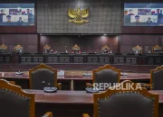 Mahkamah Konstitusi Tolak Gugatan Delpedro Soal Pasal Penghasutan dan Hoaks, Sementara Beragam Gugatan Hukum Berkembang di Tanah Air