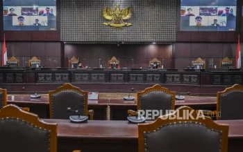 Mahkamah Konstitusi Tolak Gugatan Delpedro Soal Pasal Penghasutan dan Hoaks, Sementara Beragam Gugatan Hukum Berkembang di Tanah Air