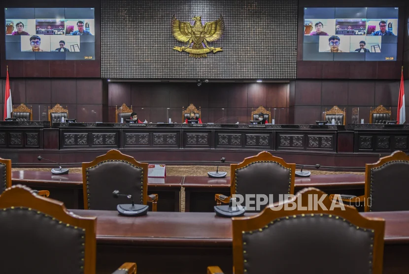 Mahkamah Konstitusi Tolak Gugatan Delpedro Soal Pasal Penghasutan dan Hoaks, Sementara Beragam Gugatan Hukum Berkembang di Tanah Air