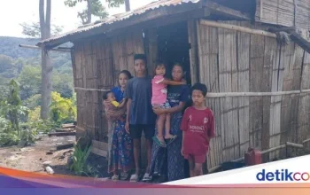Menggali Ketabahan: Ibu Pandeglang 10 Tahun Tinggal di Rumah Gubuk Tanpa Listrik Selamatkan Dua Anak
