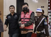 Miskomunikasi dan Mutasi: Di Balik Heboh Rombongan Eks Anggota DPR Foto-foto di Tikungan Sitinjau Lauik