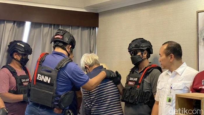 Operasi Besar Polisi: Bongkar Jaringan Vape Etomidate di Jakut, Satu WNA Diamankan