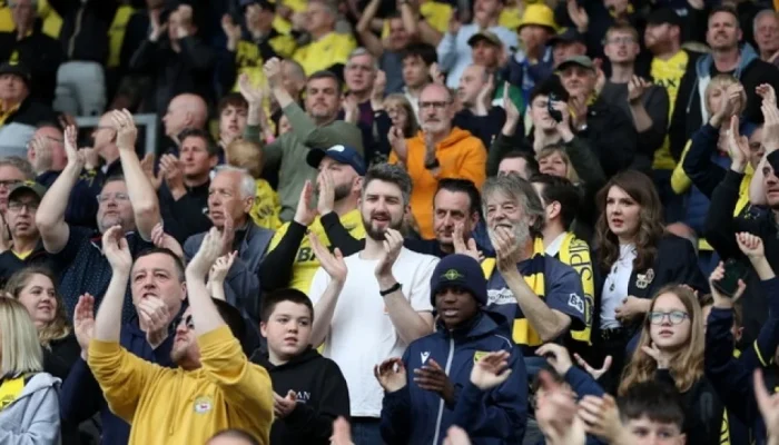 Oxford United Terdegradasi ke League One, Ole Romeny Bersuara Emosional kepada Suporter