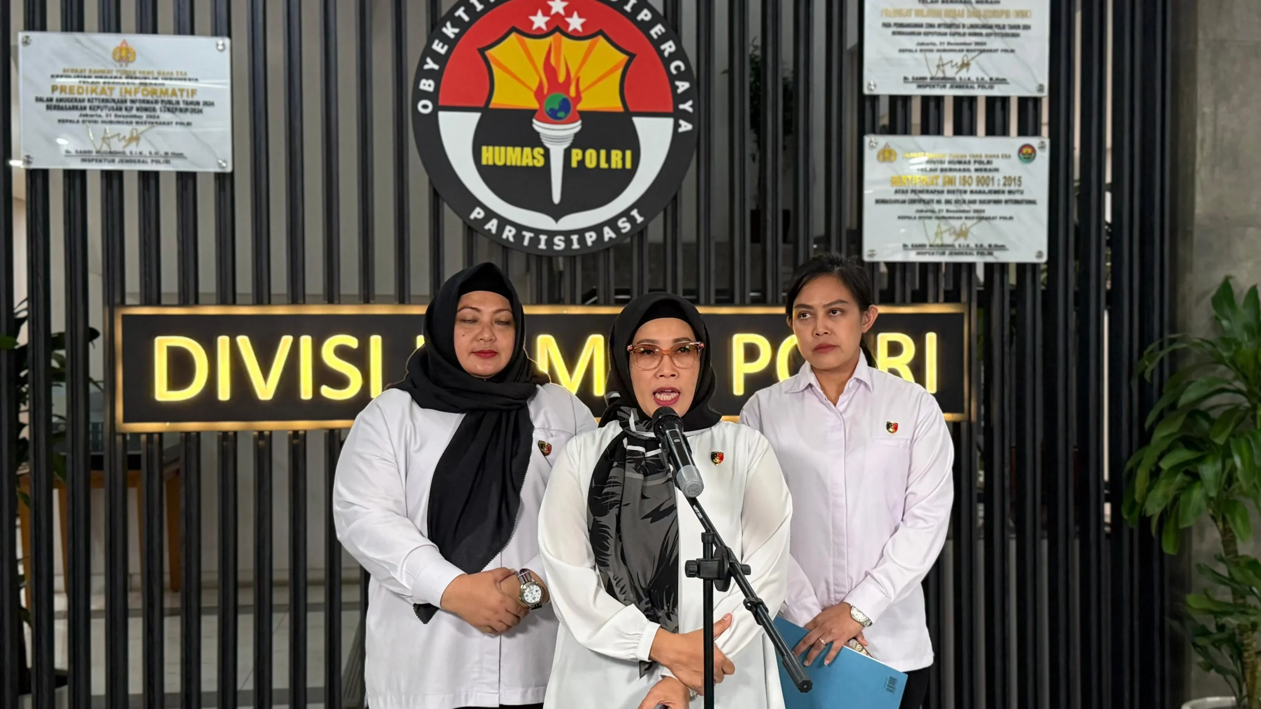 Penangkapan Istri Ko Erwin dan Dua Anak di Bareskrim Polri: Fakta Lengkap