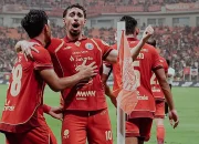 Persija Jakarta Berjuang di Puncak Klasemen: Tantangan Pertahanan, Rumor Transfer, dan Harapan di 4 Laga Terakhir
