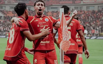 Persija Jakarta Berjuang di Puncak Klasemen: Tantangan Pertahanan, Rumor Transfer, dan Harapan di 4 Laga Terakhir