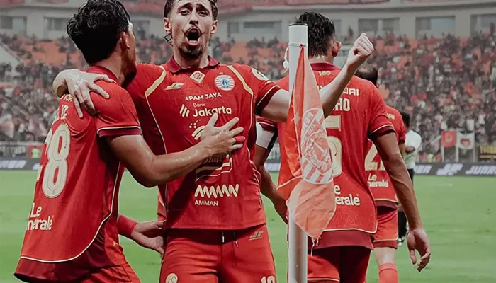 Persija Jakarta Berjuang di Puncak Klasemen: Tantangan Pertahanan, Rumor Transfer, dan Harapan di 4 Laga Terakhir