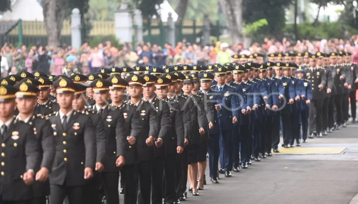 Perwira Indonesia di Garis Depan: Dari Upacara Wisuda, Penghargaan Polri, hingga Kasus Hukum Militer
