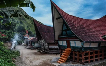 Pesona Danau Toba: Keindahan Alam, Budaya Batak, dan Tantangan Lingkungan di Era Modern