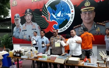 Polisi Bongkar Produksi Kosmetik Ilegal di Bogor: Omzet Rp60 Juta dan Bahan Merkuri Mengancam Kesehatan