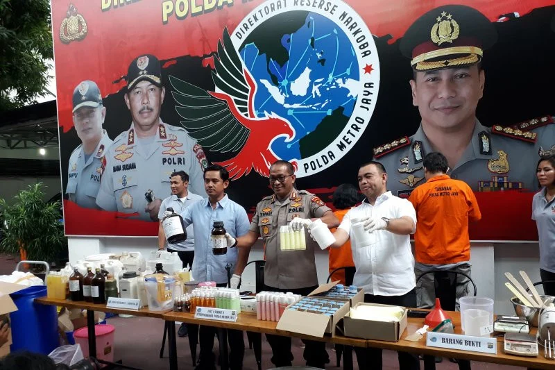 Polisi Bongkar Produksi Kosmetik Ilegal di Bogor: Omzet Rp60 Juta dan Bahan Merkuri Mengancam Kesehatan