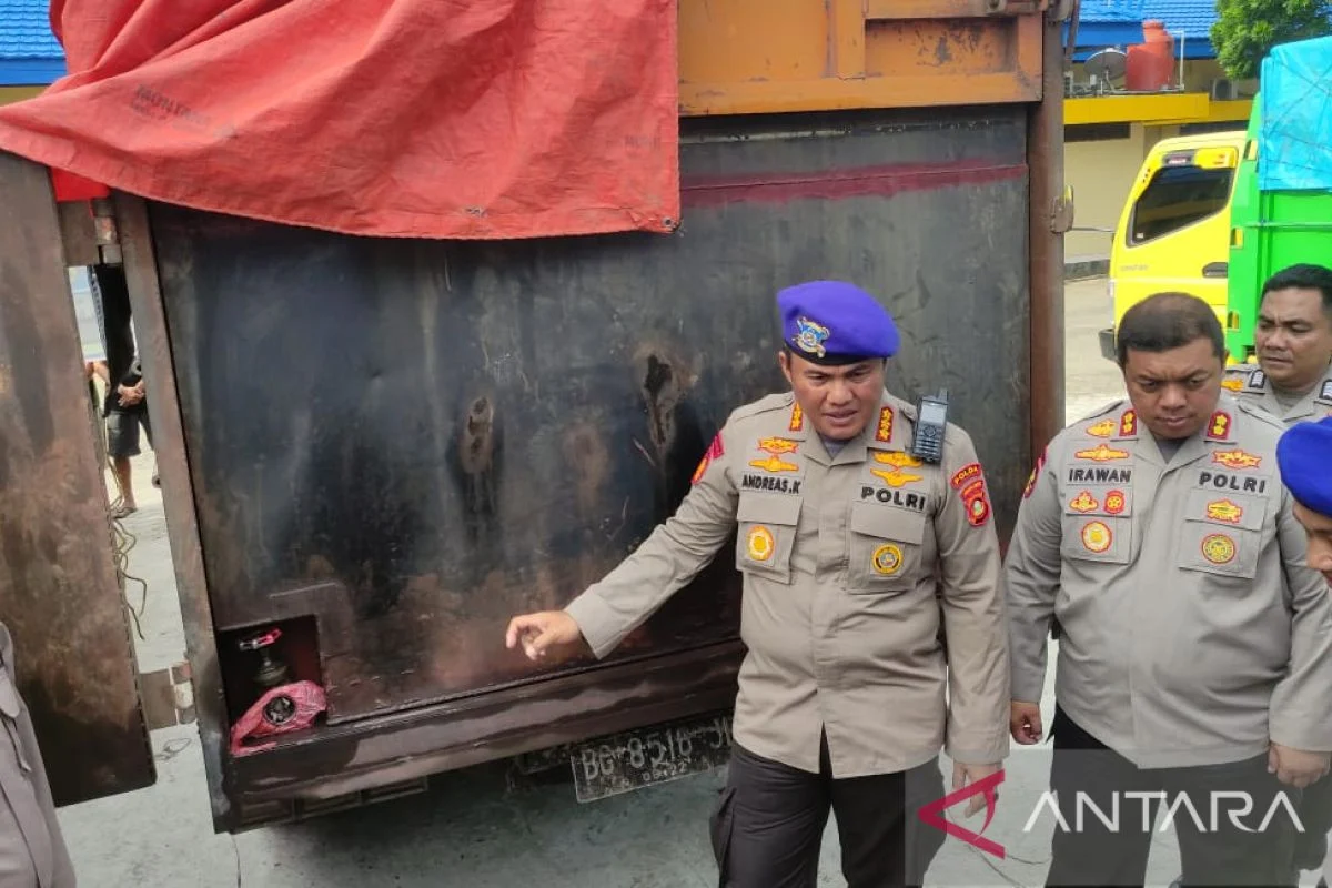 Polisi Gagalkan Pengangkutan Solar Ilegal 1,9 Ton di Pamekasan, Sementara Kecelakaan Tol Semarang‑Solo Menewaskan Sopir Pikap