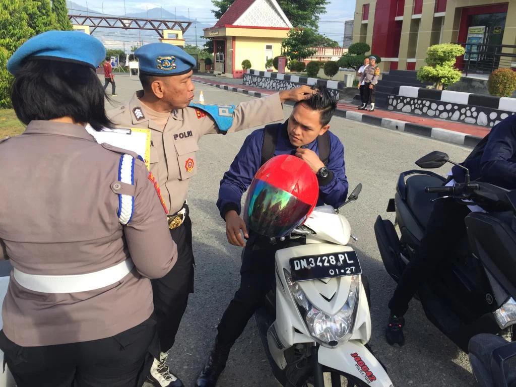 Polisi Solok Minta Maaf, Propam Sumbar Periksa Patwal setelah Rombongan Arteria Dahlan Berfoto di Tikungan Ekstrem Sitinjau Lauik
