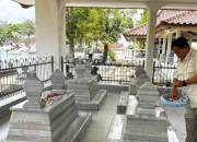 Prabowo Subianto Ziarah ke Makam Kakek di Banyumas, Simbol Penghormatan Sejarah Keluarga